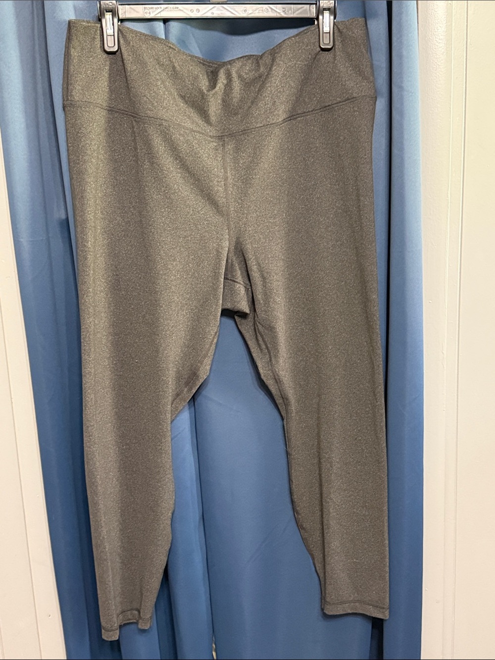 Velocity Women’s Compression Yoga Pants dark gray.